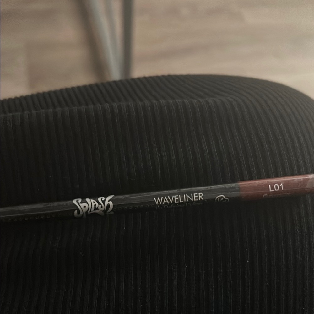 Splash Waveliner L01 Eyeliner in Black